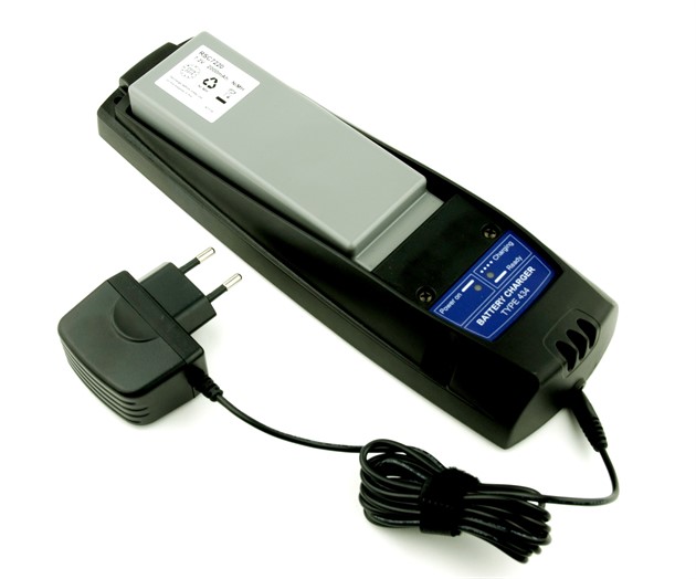 Batteriladdare 230 V till RC400 typ 590 batteripack